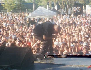 Staind - aaron063[1].jpg